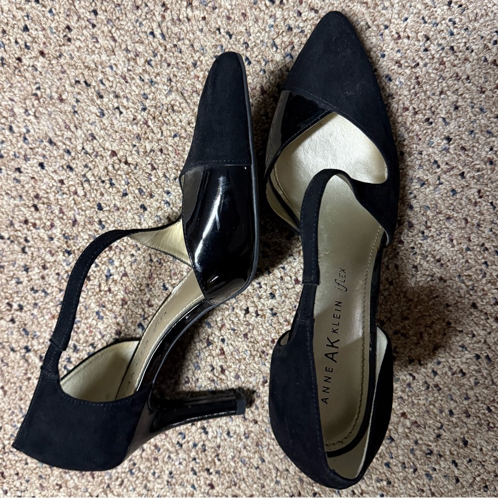 Black cross strap Anne Klein iflex heels
